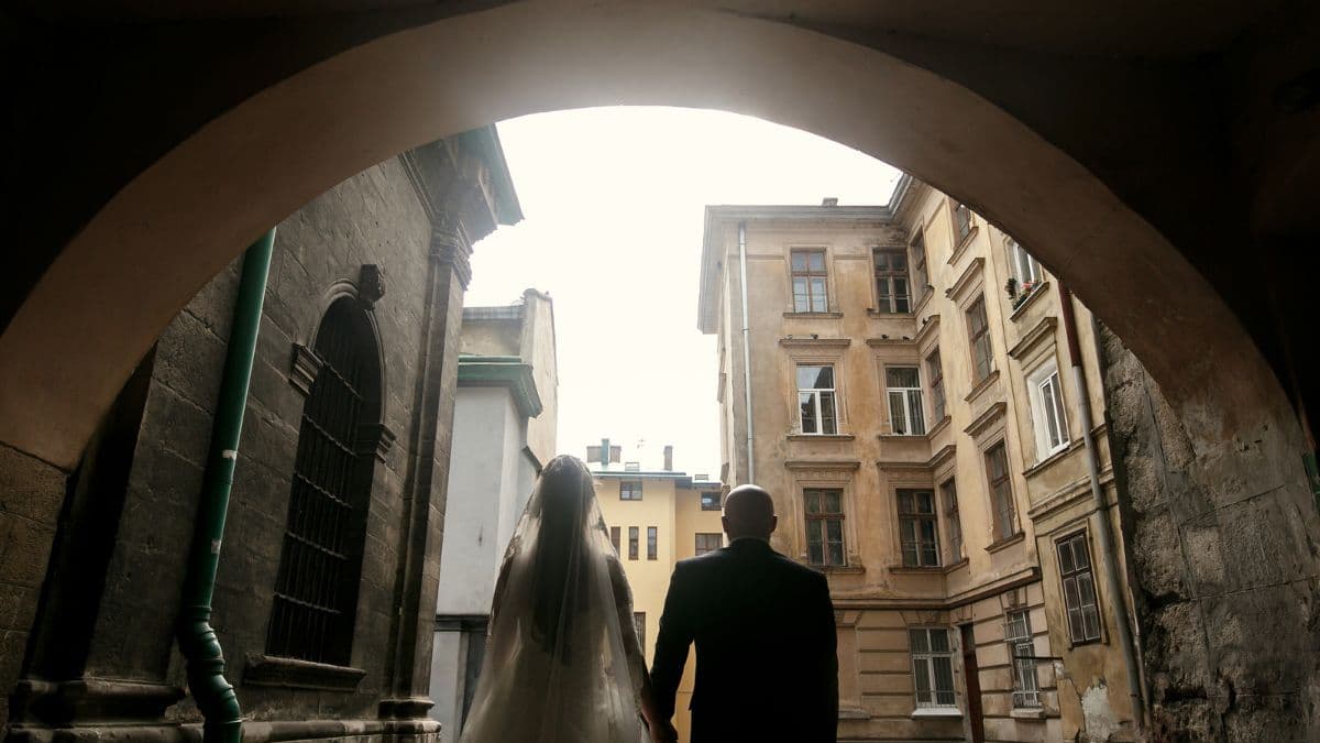 Mariage civil : qui accompagne la mariée à la mairie ? - Conseils Qlikki pour organiser votre événement