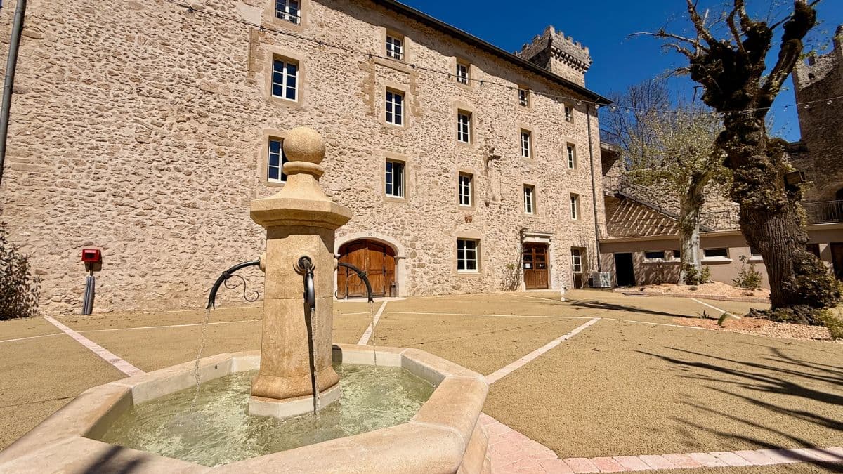 Pourquoi choisir un domaine pour son mariage ? (guide complet) - Conseils Qlikki pour organiser votre événement