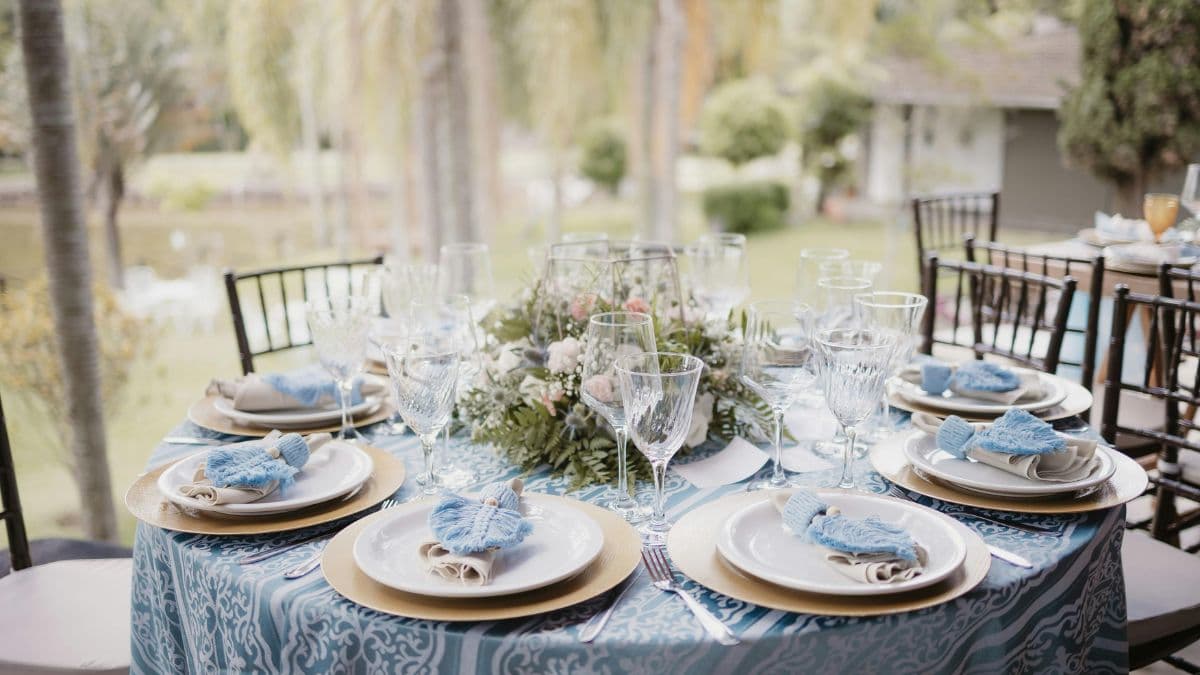 Quelle taille de nappe choisir pour votre table de mariage ? - Conseils Qlikki pour organiser votre événement